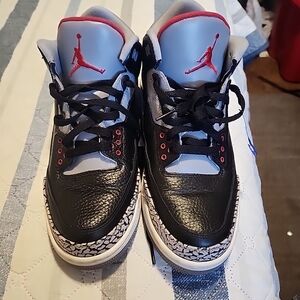Nike Jordan 3 Retro Size 10 Black and Red Sneakers
